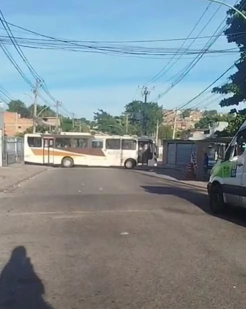 Ônibus tomado em Costa Barros