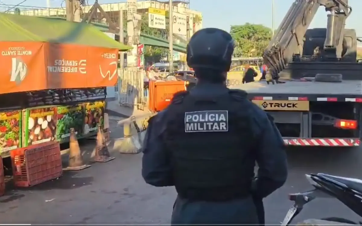 PM realiza instalação de blocos de concreto no Complexo da Maré