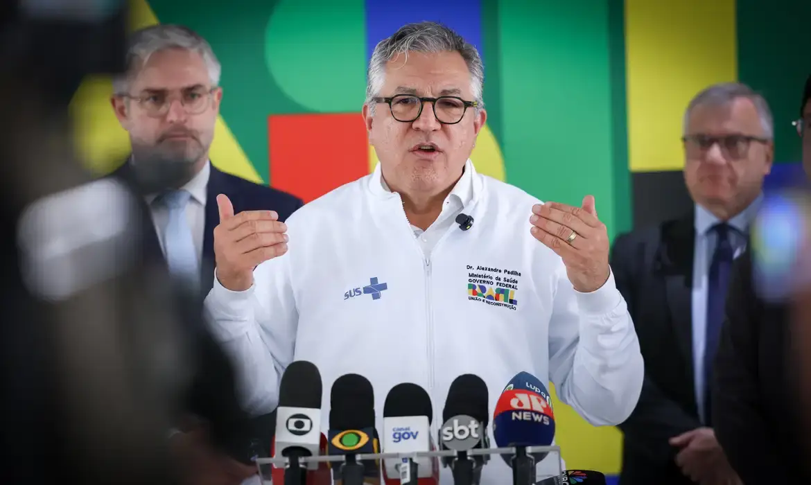 Padilha anuncia edital
