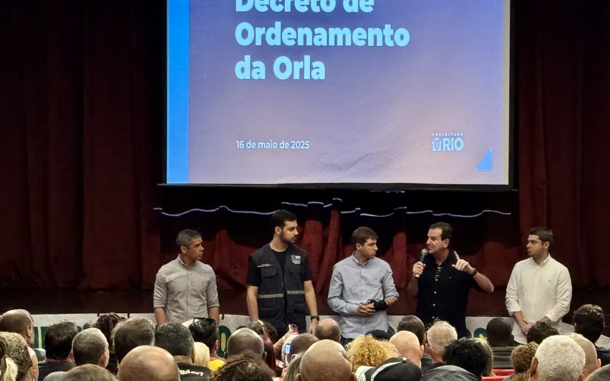 Eduardo Paes fazendo palestra