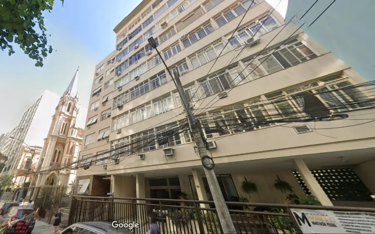 Rua Benjamin Constant, na Glória.