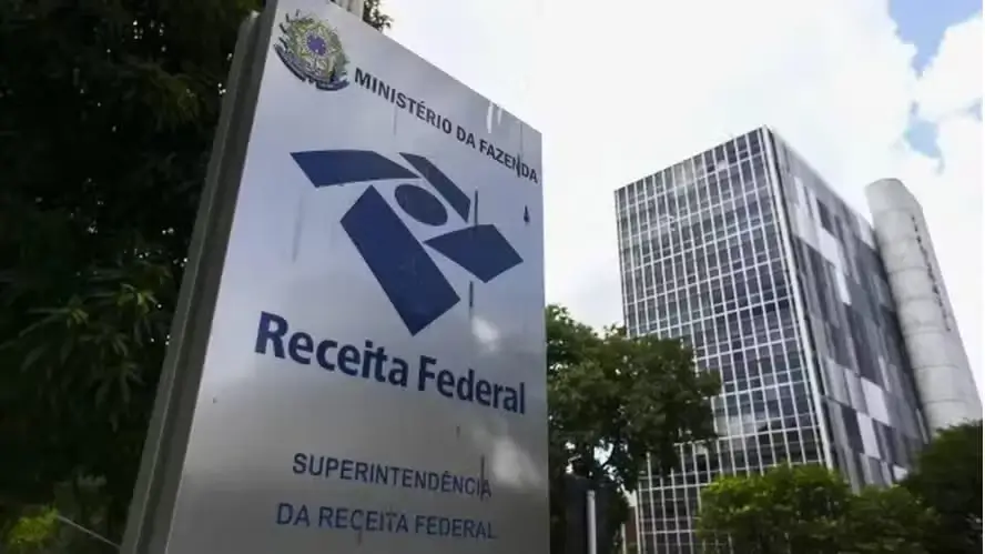 fachada da Superintendência da Receita Federal