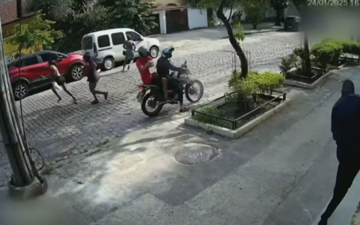 Moto efetua disparos contra empresários