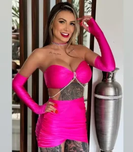 Andressa Urach pelada