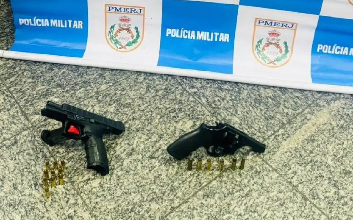 Armas e Munições apreendidas pela polícia na Avenida Brasil