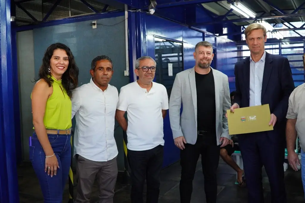 Jan Freigang visita escolas em São Gonçalo