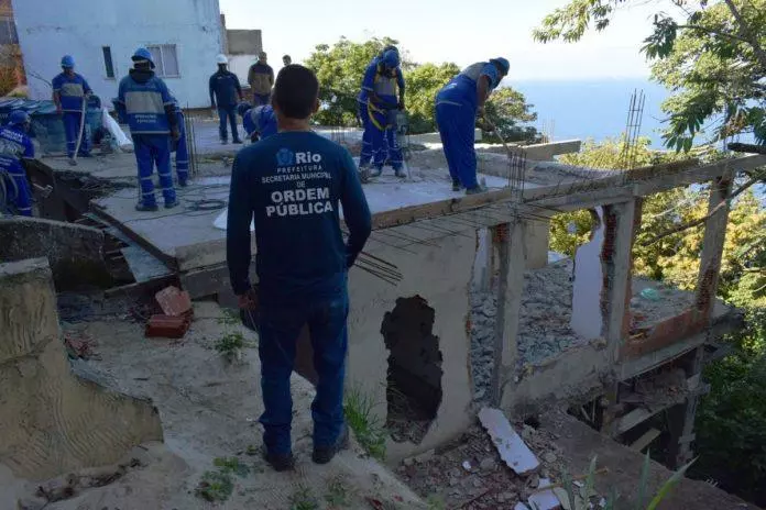 Demolição de construções irregulares no Vidigal