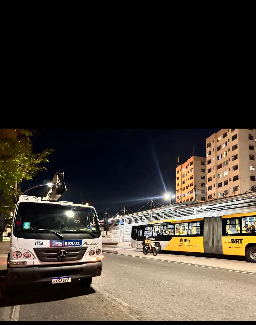 iluminação pública nos corredores expressos dos BRTs