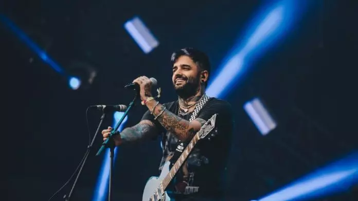 Lucas Silveira, vocalista da banda Fresno