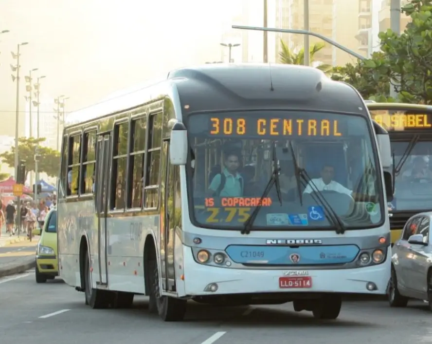 Ônibus com direção a central do Brasil