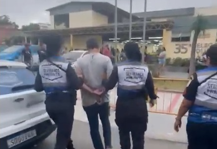 Homem é preso após assédio