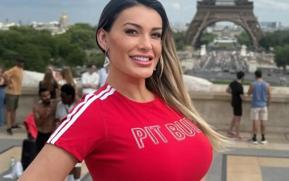 Andressa Urach em Paris