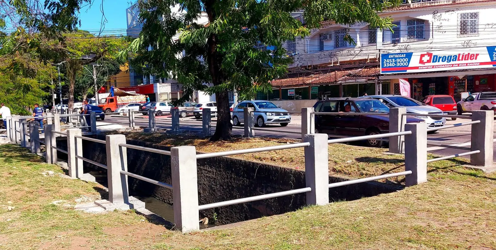 Avenida Jambeiro em Vila Valqueire
