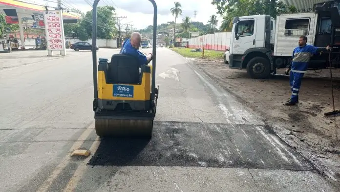 Buracos na Estrada Rio-São Paulo são tapados