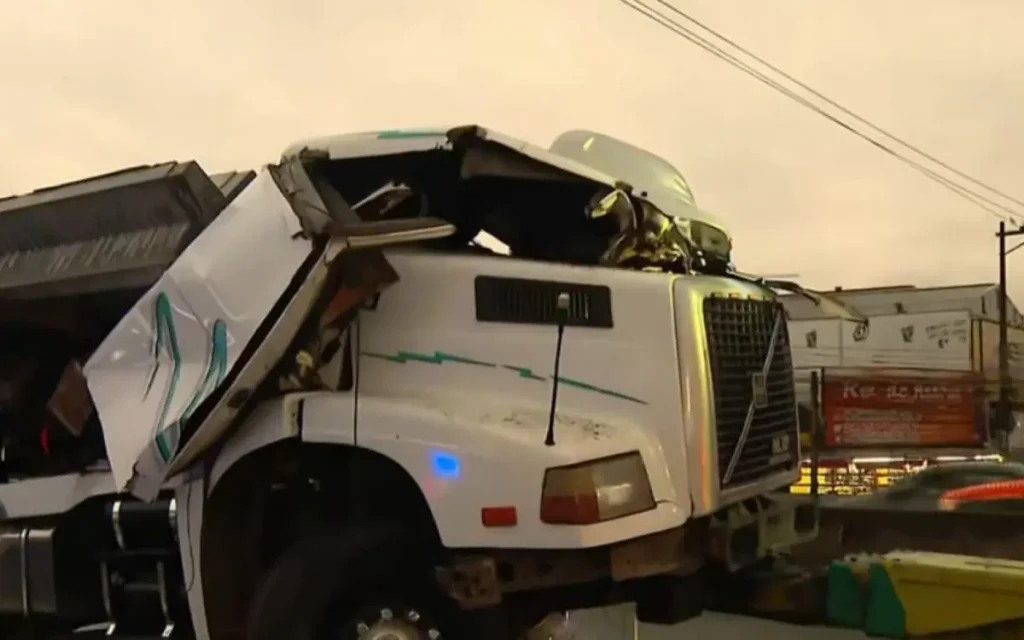 Caminhão destruído