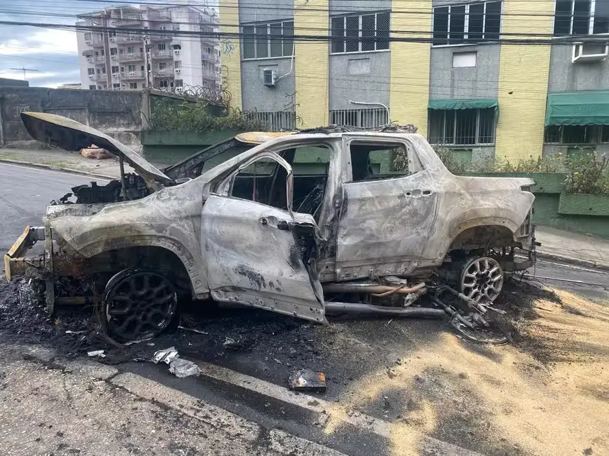 Carcaça de Carro queimado