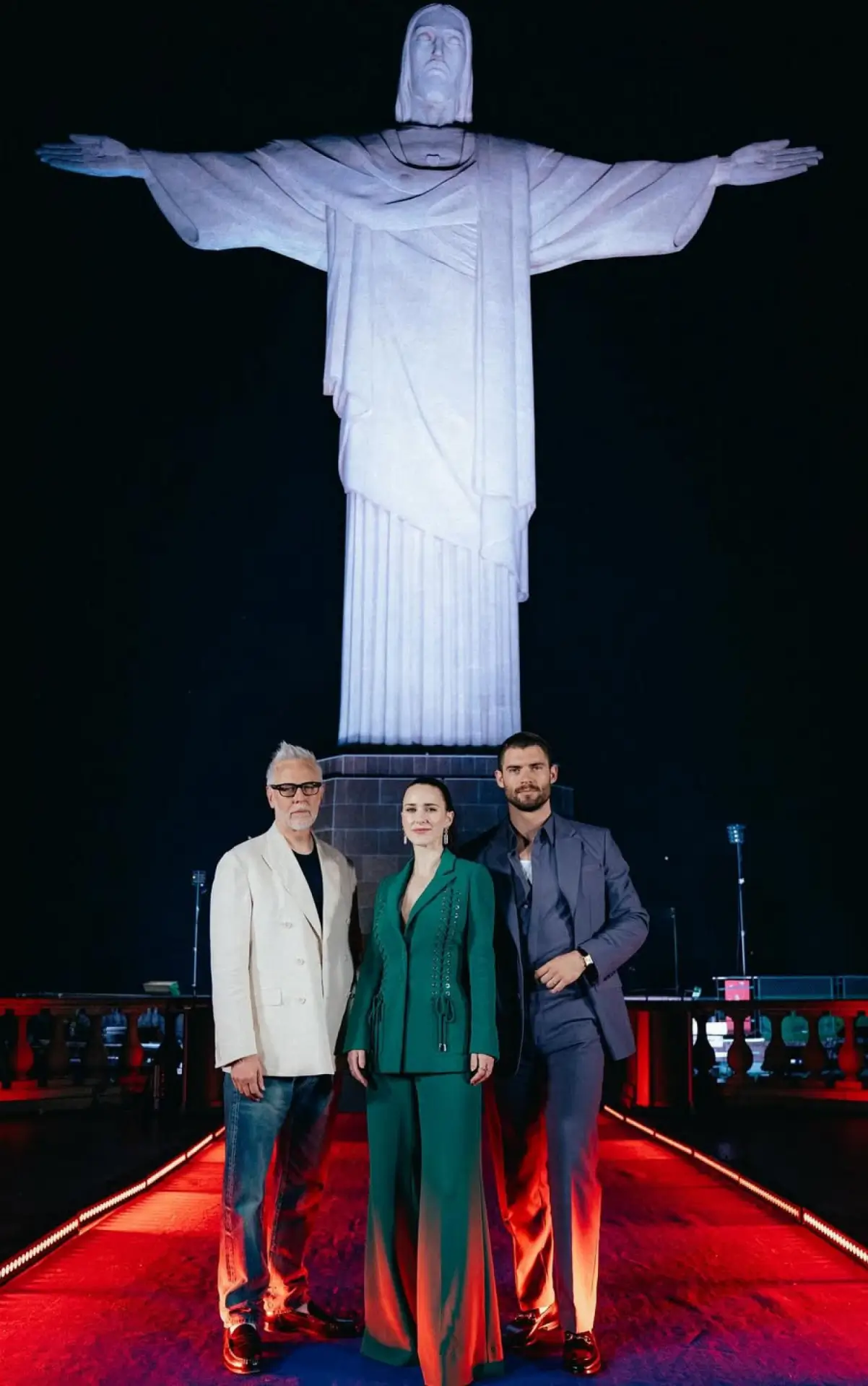 Elenco de Superman chega ao Brasil para divulgação do novo filme e visita Cristo Redentor