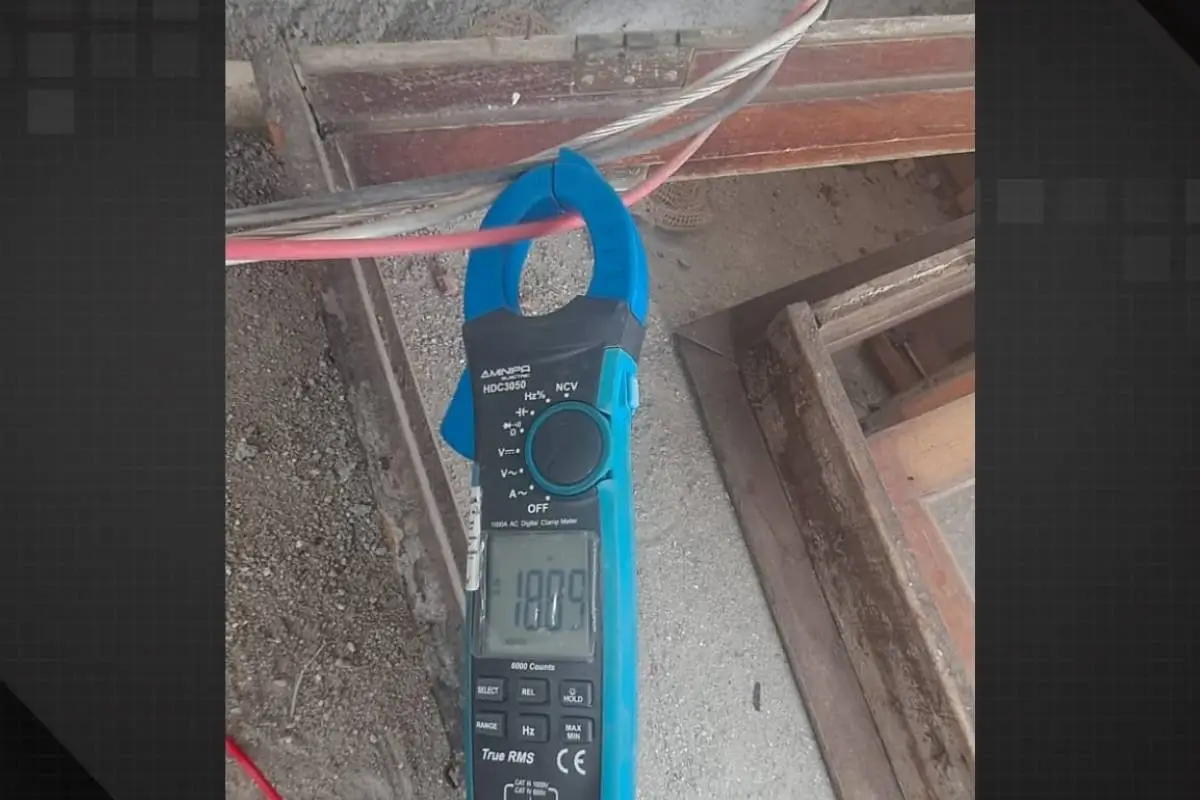Fábrica de gelo em Niterói é flagrada com 'gato' de energia