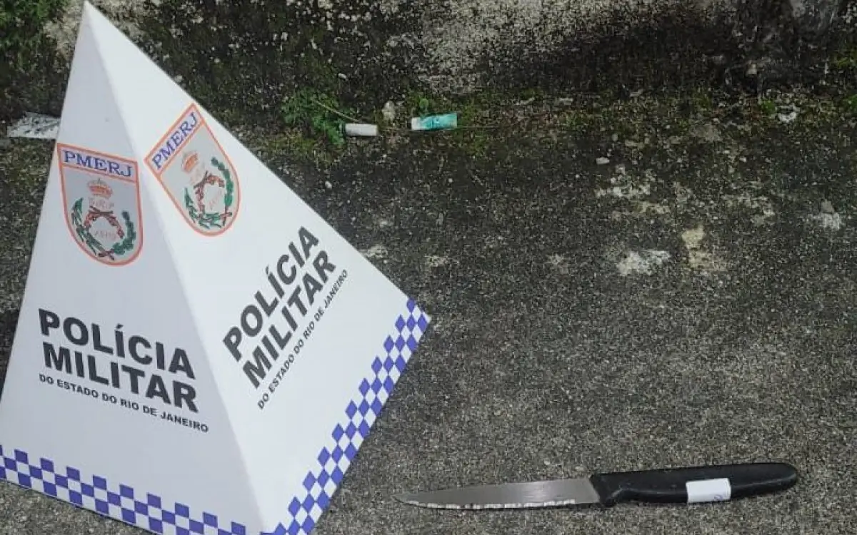 Faca apreendida pelos policiais