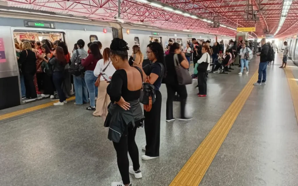 Falha no MetrôRio paralisa linhas 1 e 4