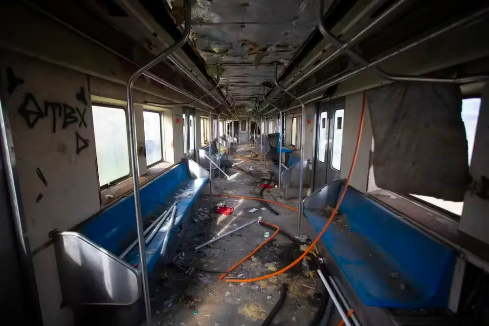 Trem da Supervia abandonado
