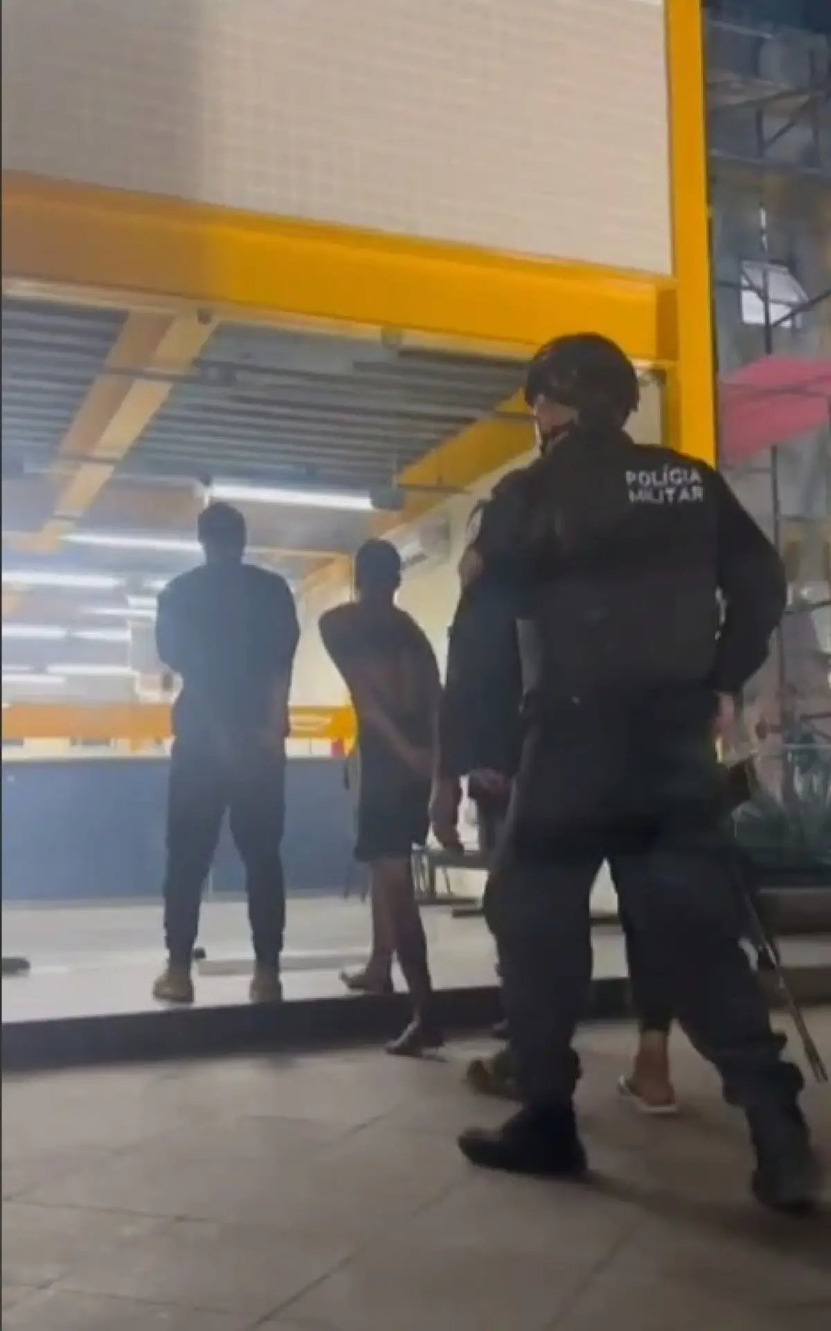 Homens foram conduzidos à 78ª DP, no Fonseca