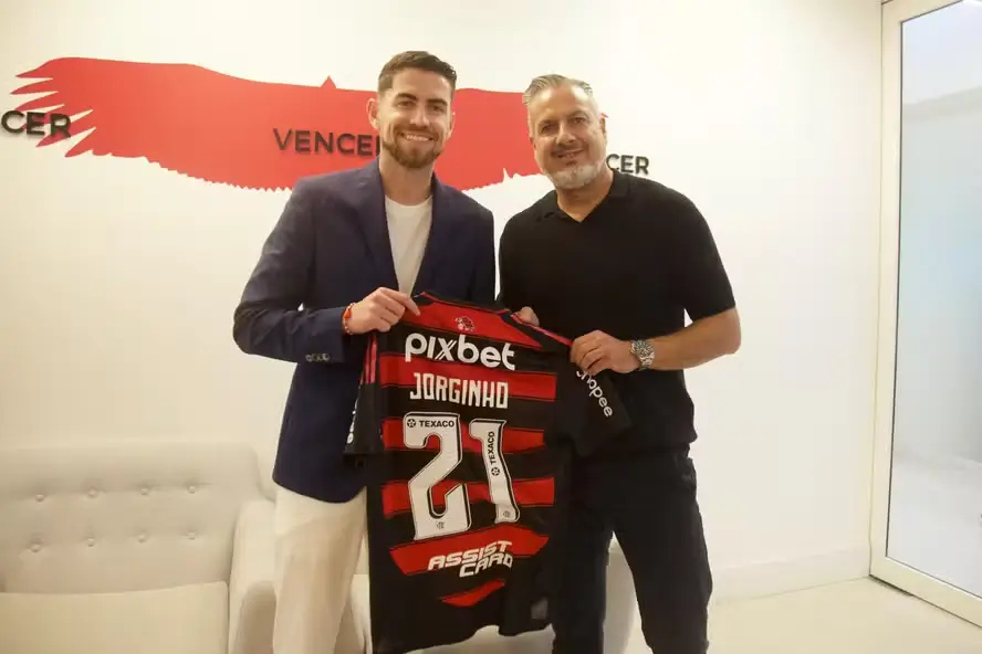 Jorginho é anunciado pelo Flamengo