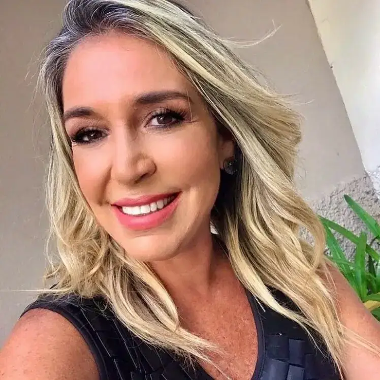 Jornalista Cíntia Lima