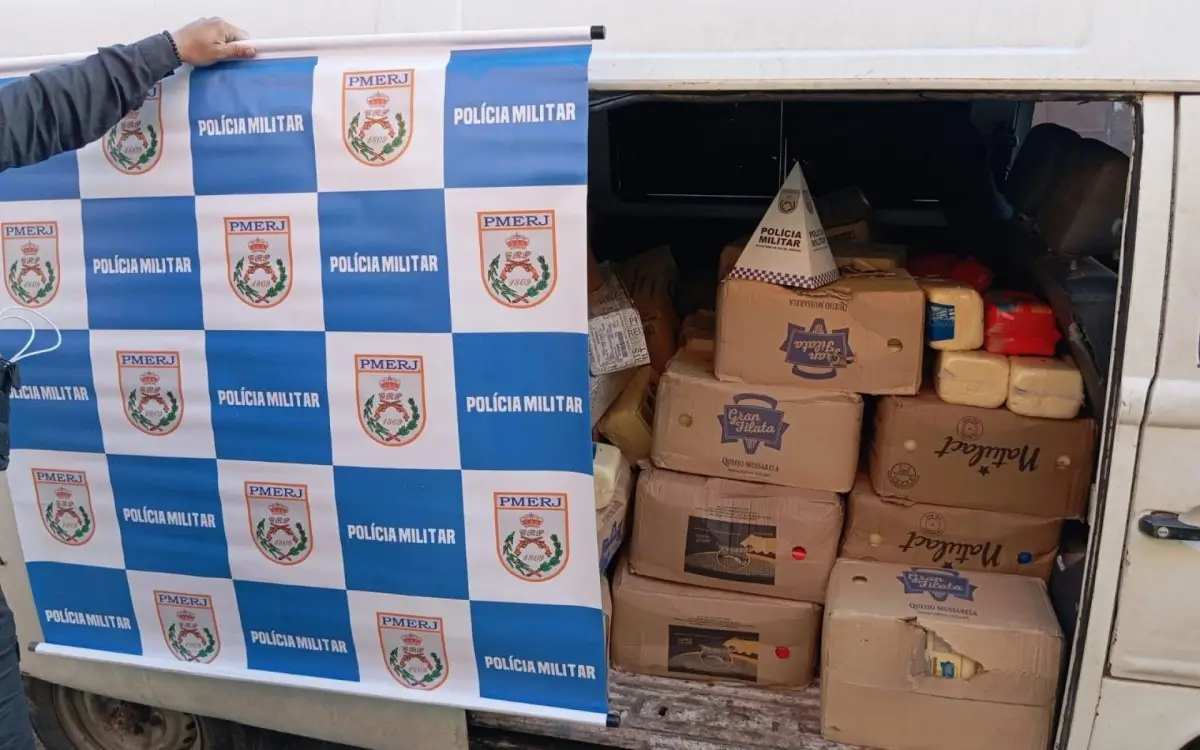 Material apreendido bo depósito clandestino de desmanche de veículos