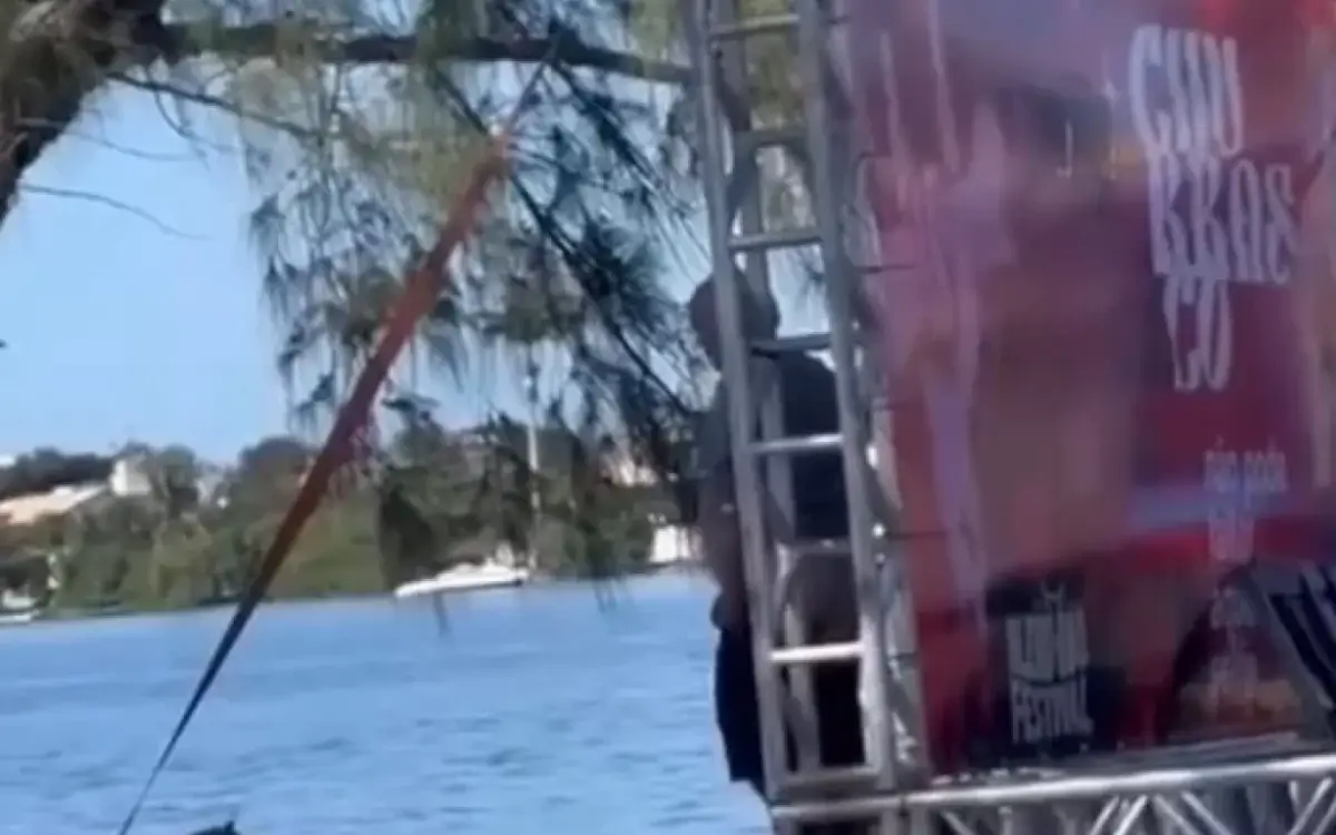 Homem é flagrado fazendo necessidades