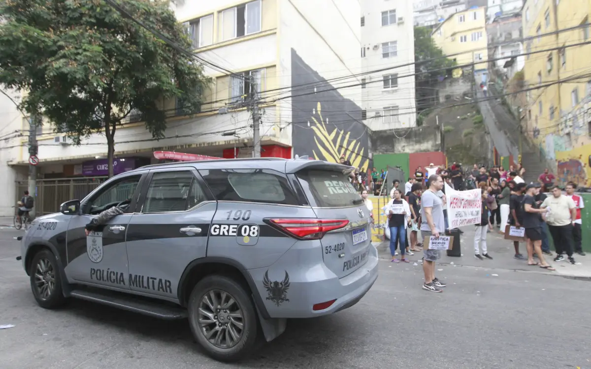 Protesto no Morro do Santo Amaro
