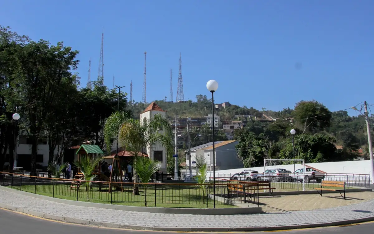 Praça Guido Severi em Barra Mansa