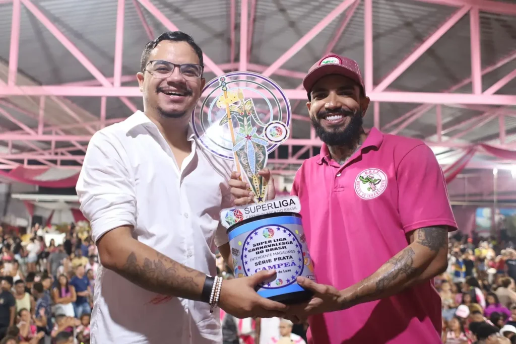 Unidos do Jacarezinho faz aniversário com show da Mangueira na sexta