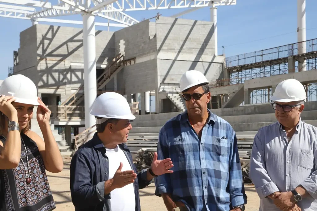 Rodrigo Neves vistoria obras do Parque Poliesportivo da Concha Acústica