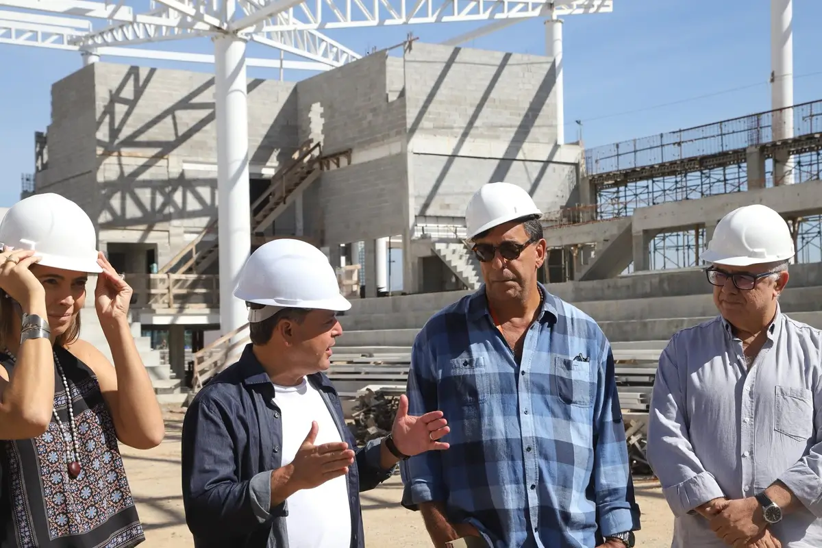 Rodrigo Neves vistoria obras do Parque Poliesportivo da Concha Acústica