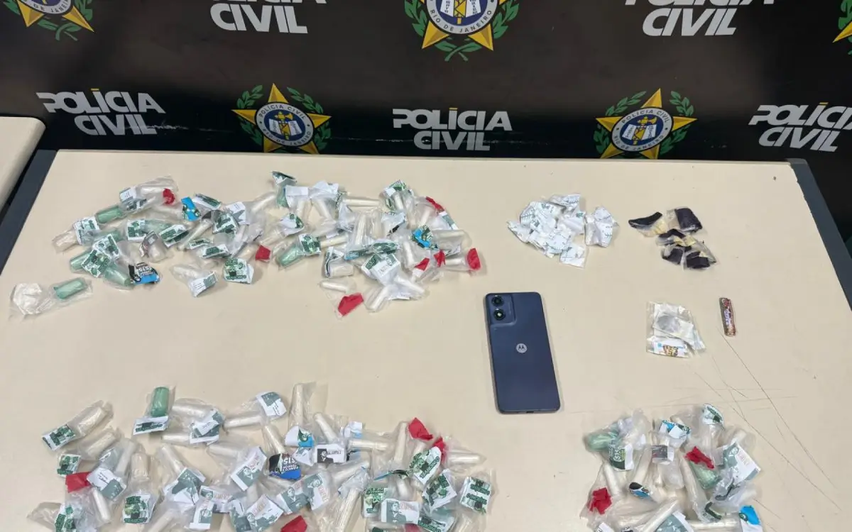 presos com 200 pinos de cocaína na Lapa