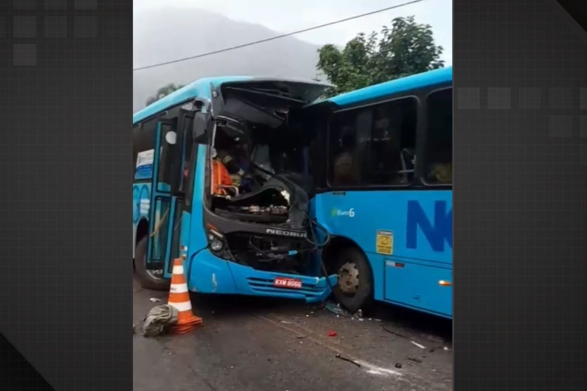 acidente entre ônibus em Nova Friburgo