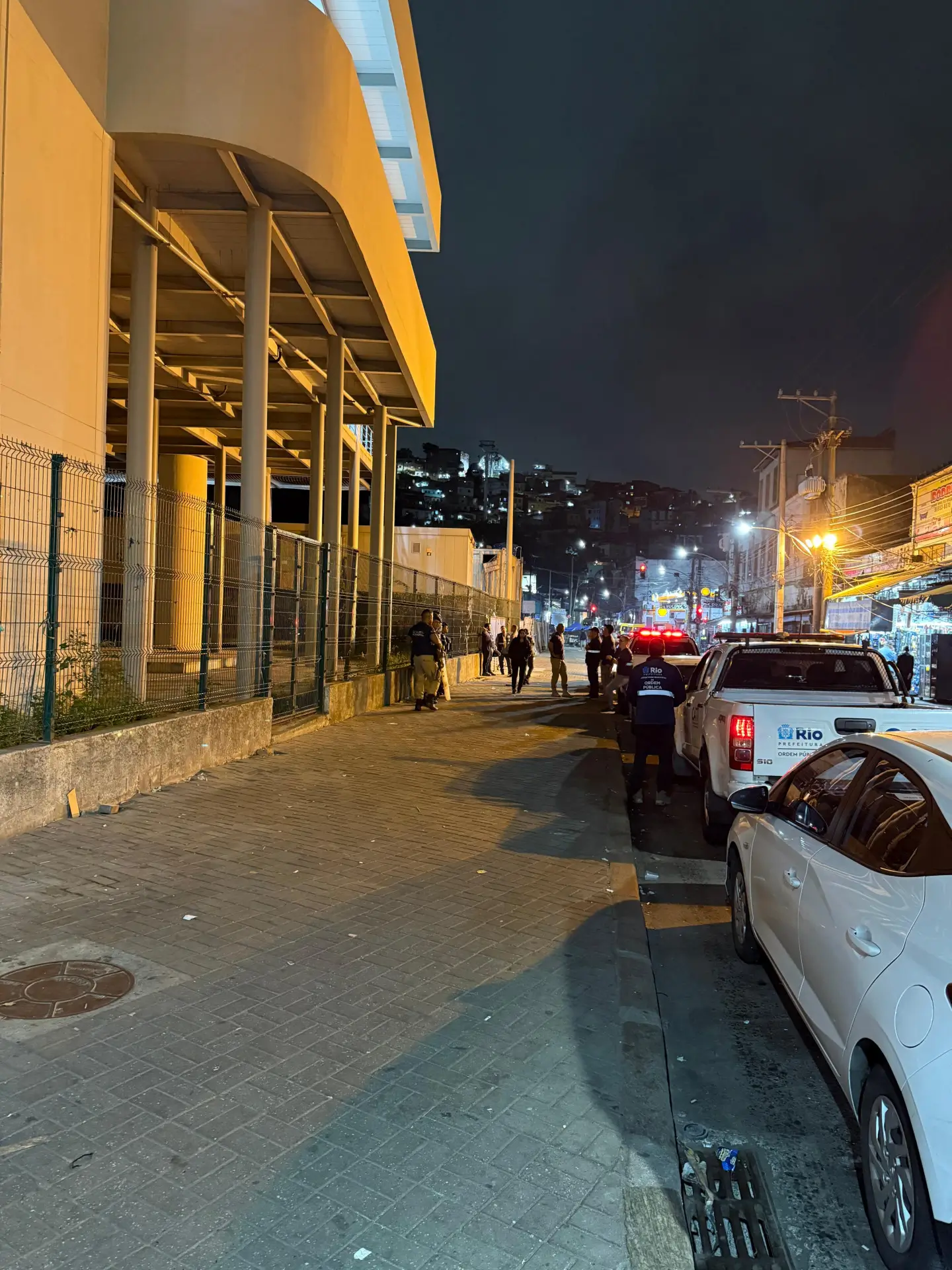 Polícia Fecha Comércio Ilegal na Central do Brasil