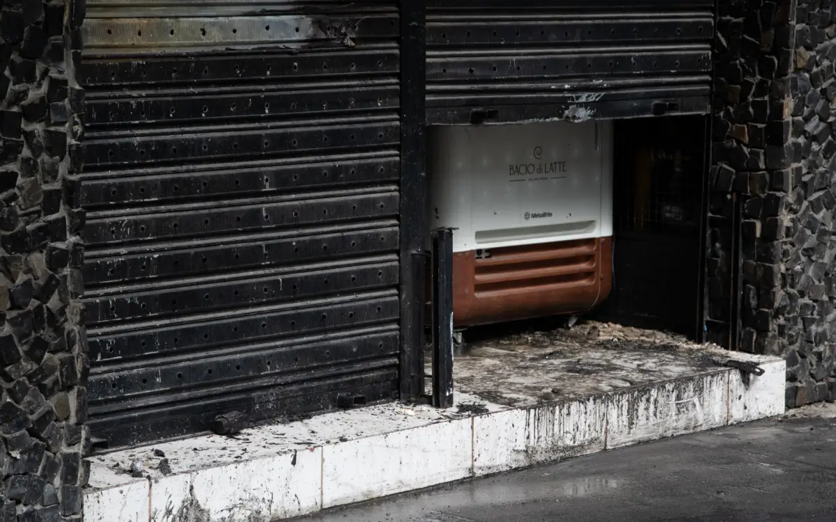 Incêndio em Botafogo atinge loja na Rua Vicente de Sousa
