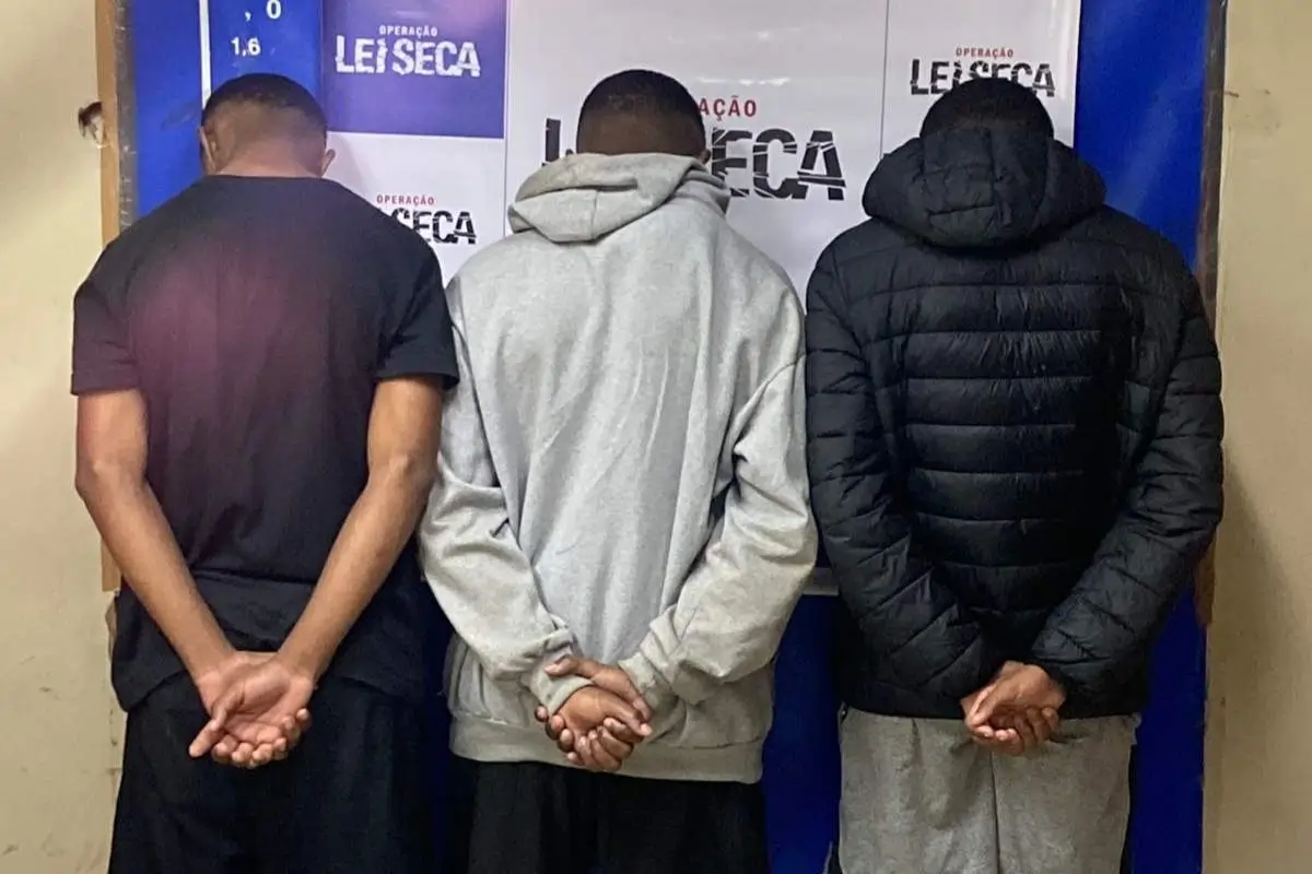 Jovens são flagrados pela Lei Seca na Tijuca após roubo