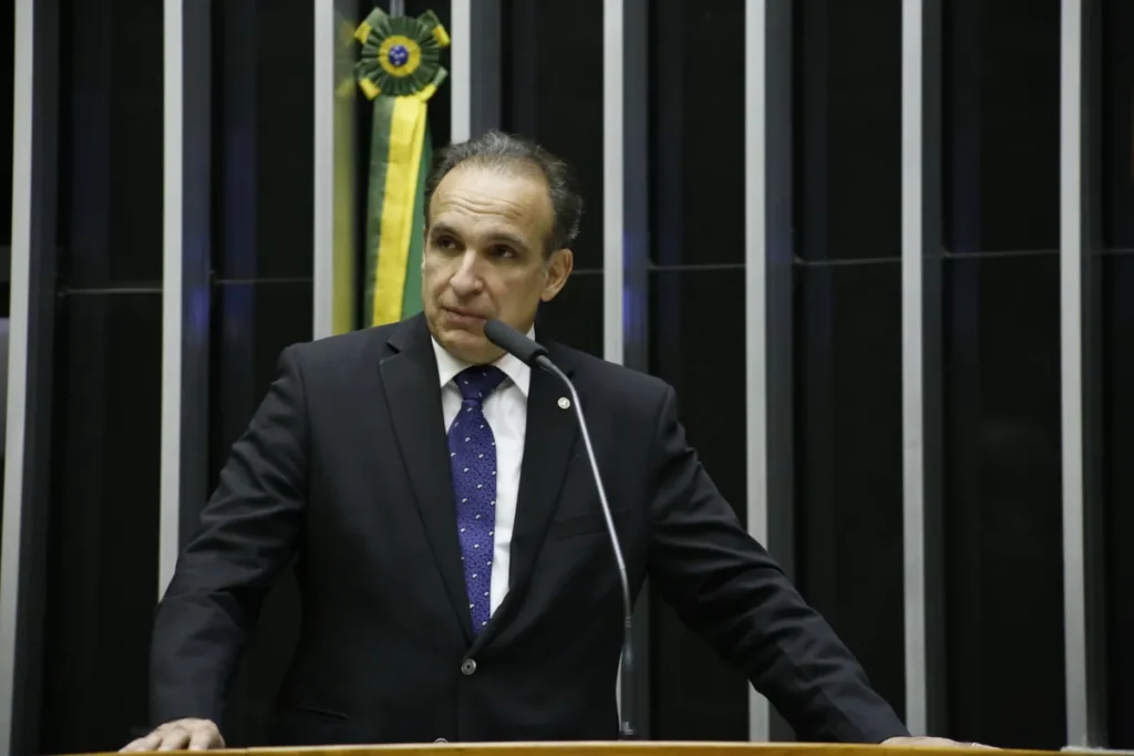 Deputado Hugo Leal