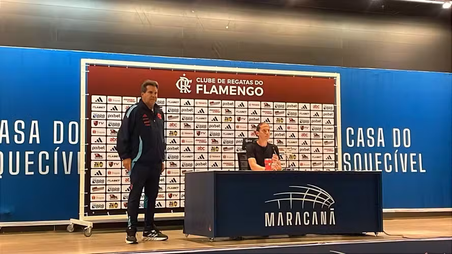 Felipe Luís na coletiva de imprensa