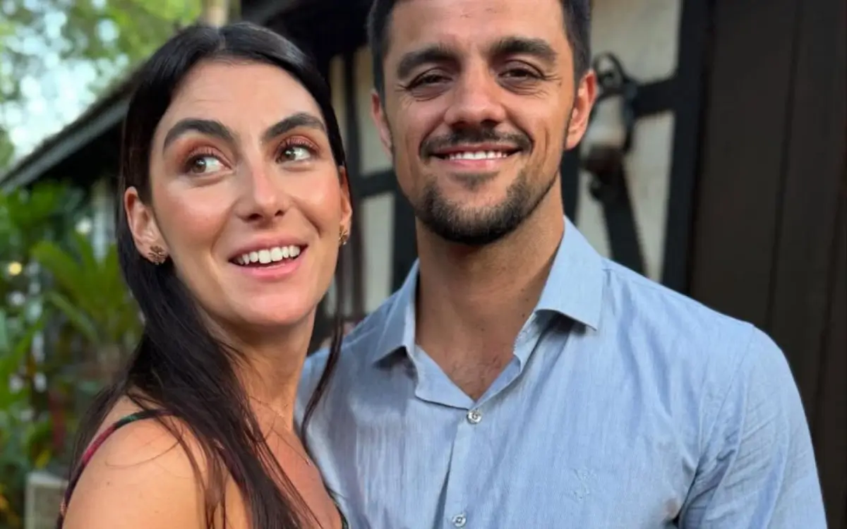 Felipe Simas e Mariana Uhlmann