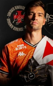 Goleiro Léo Jardim