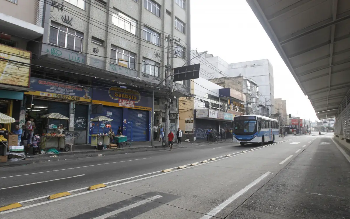 Ônibus no Mercadão de Madureira