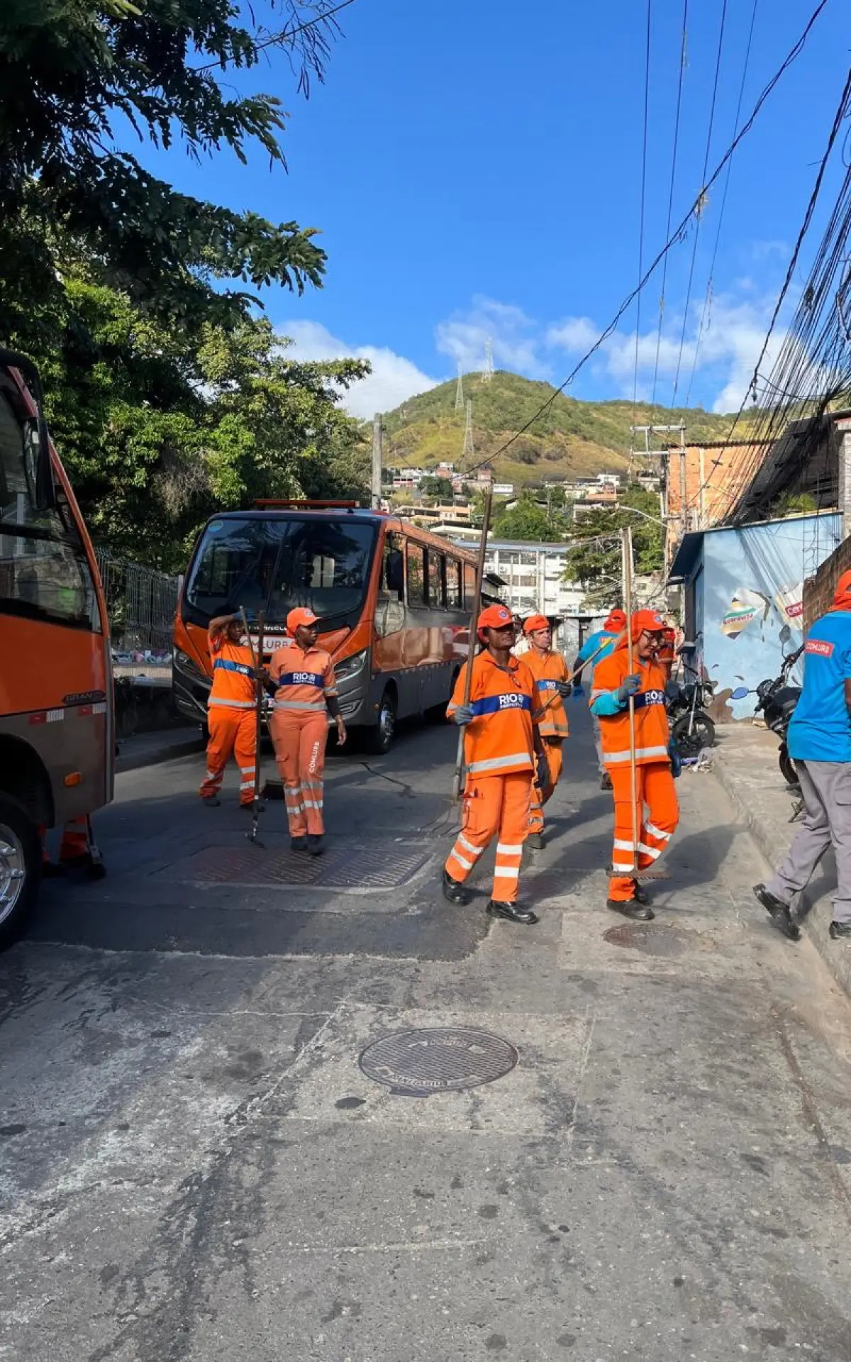 Ação especial leva limpeza a 17 comunidades no Lins