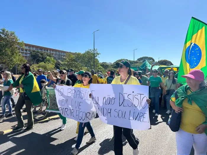 Ato em Brasília após operação da PF