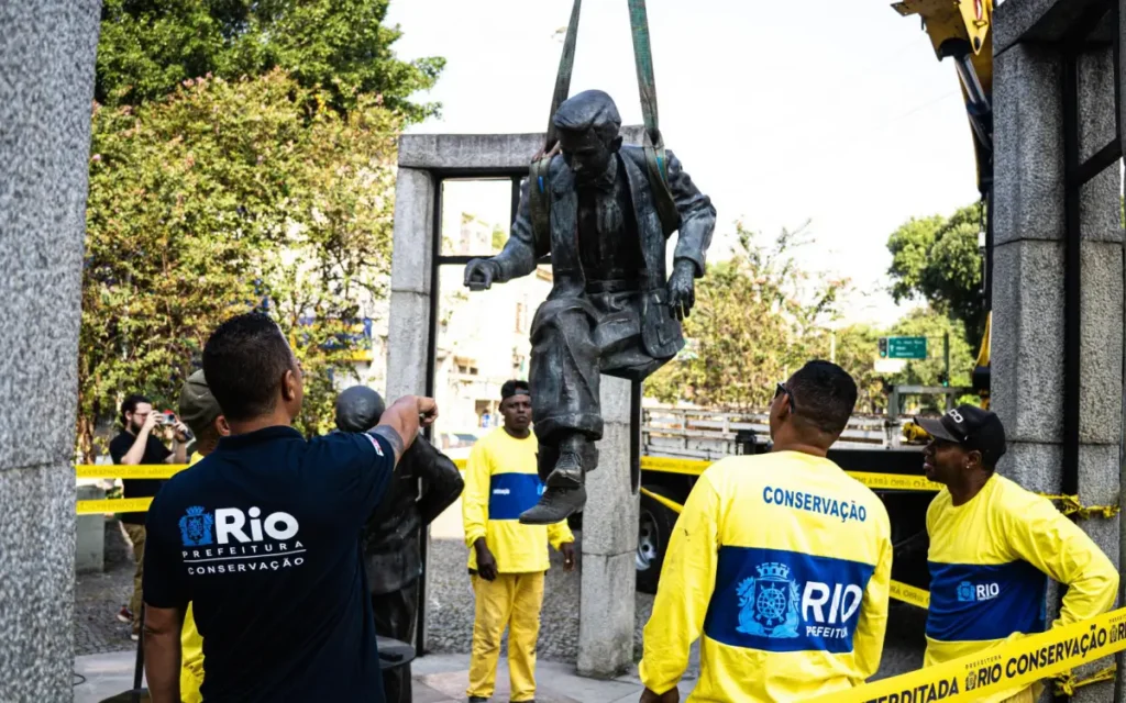 escultura de Noel Rosa