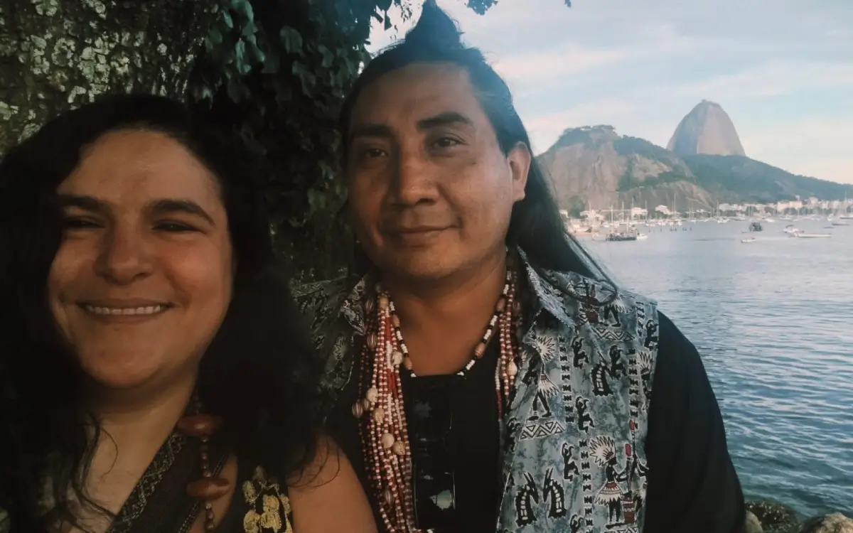 Time i Awaete Assurini do Xingu e sua mulher, Carla Romano
