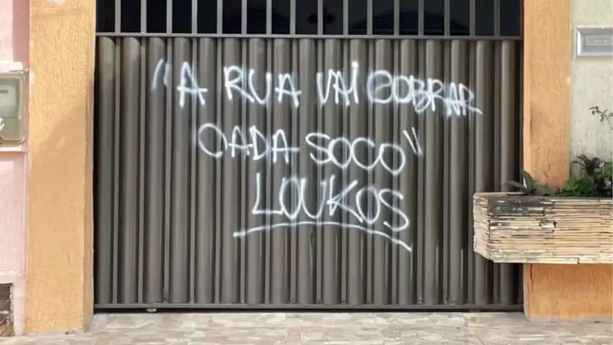 Casa é pichada por engano